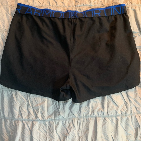 Womens under armour xl black with blue trim shorts - Picture 4 of 8